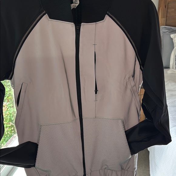 Rare Lululemon reflective run Jacket - Picture 9 of 9